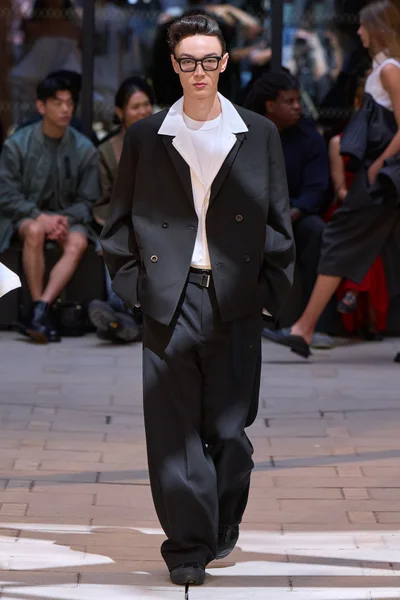 Look 13
